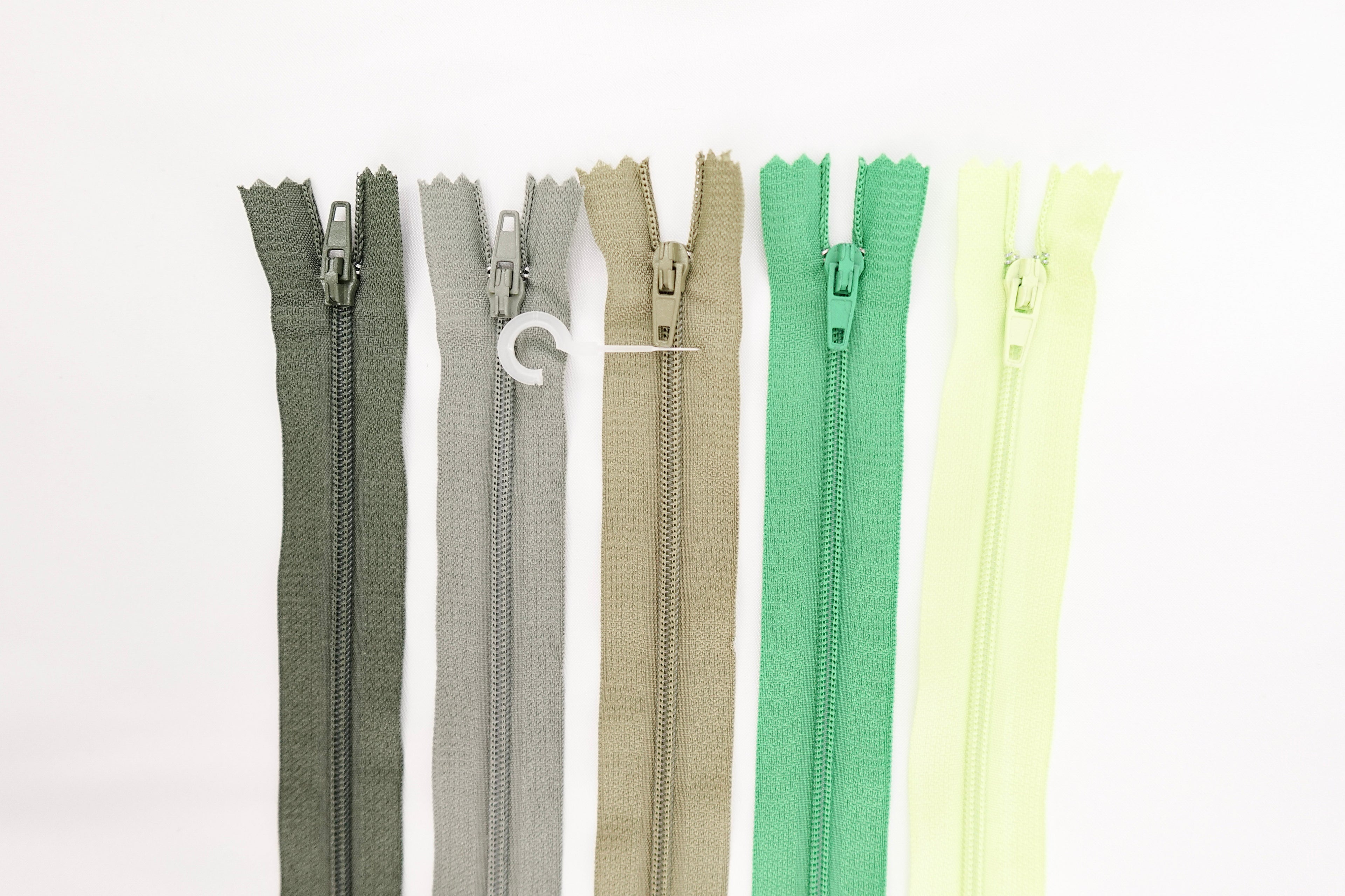 Medium Regular Zippers Neutrals & Blues