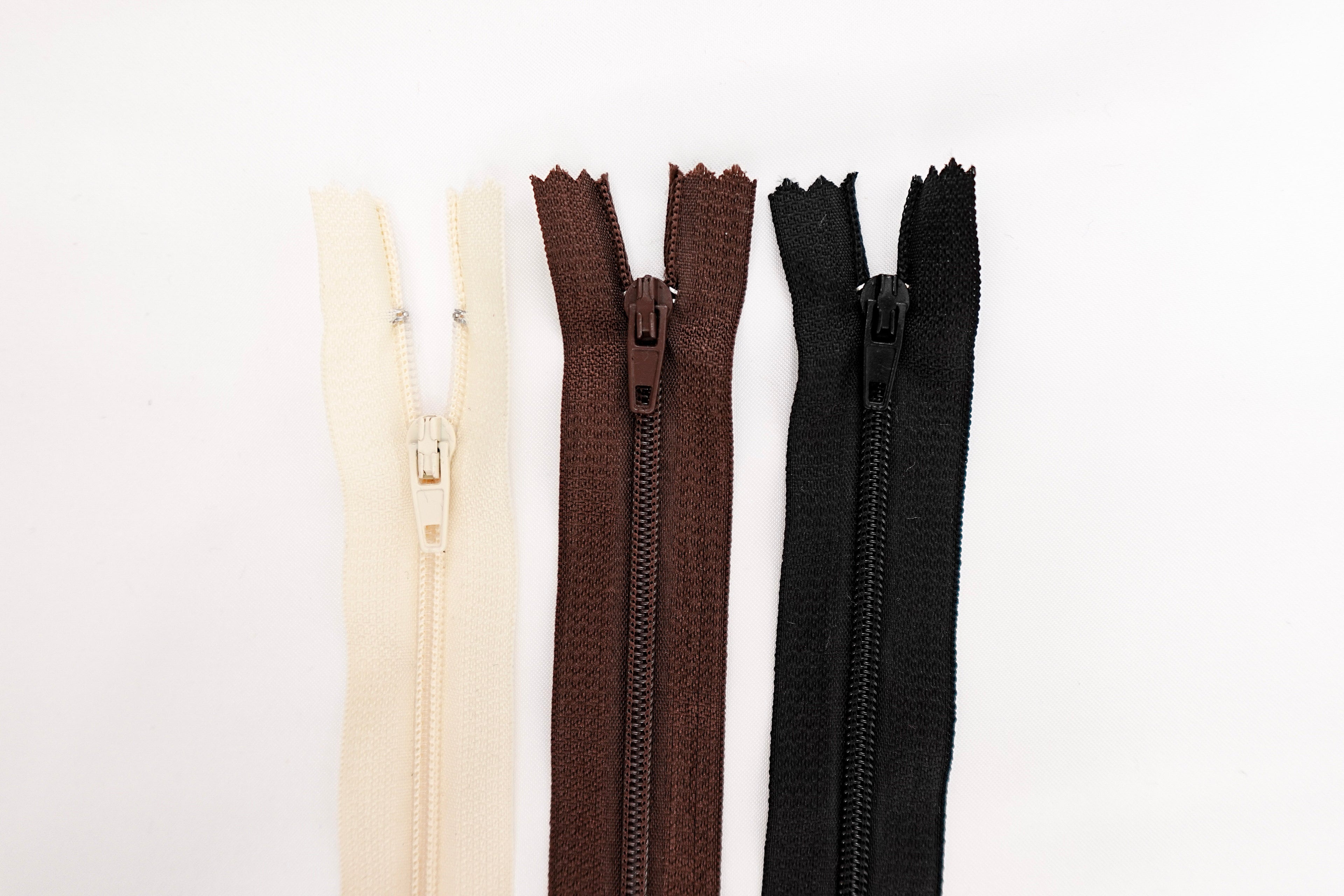 Medium Regular Zippers Neutrals & Blues